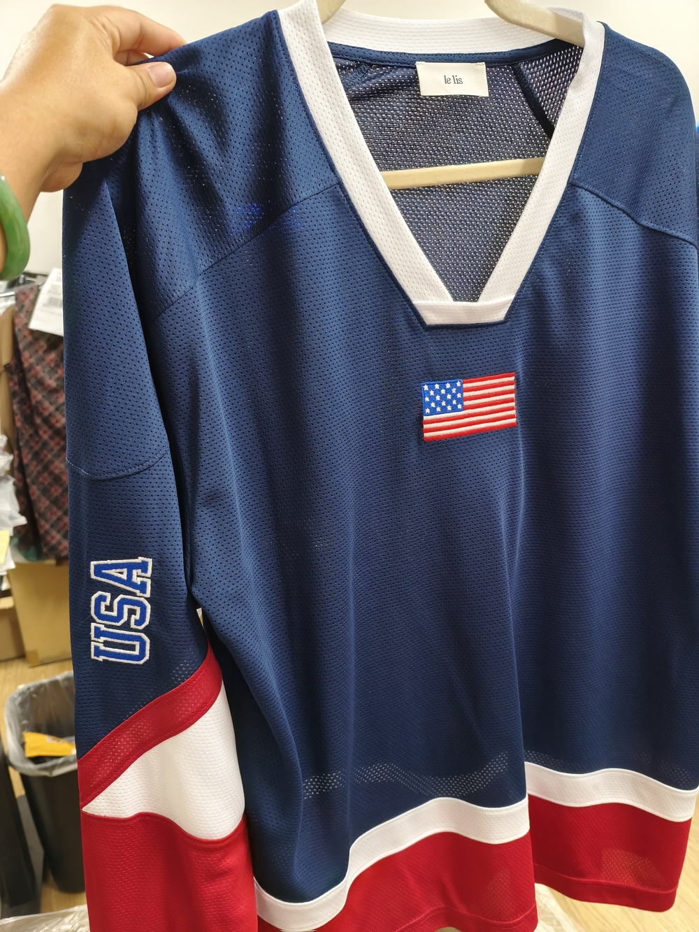 Le Lis USA Flag Sports Jersey Unisex NWT